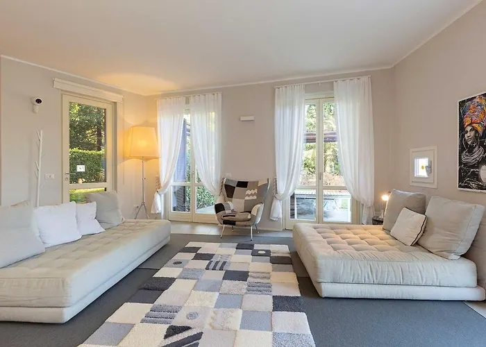 Pretty In A With Pool! - Casa Aurora 펜션 메이나